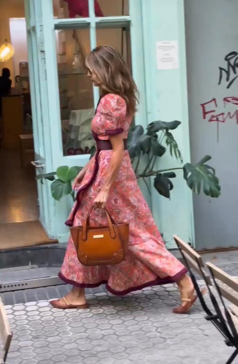Viana – Floral Maxi Dress with V-Neck &amp; Ruffle Hem