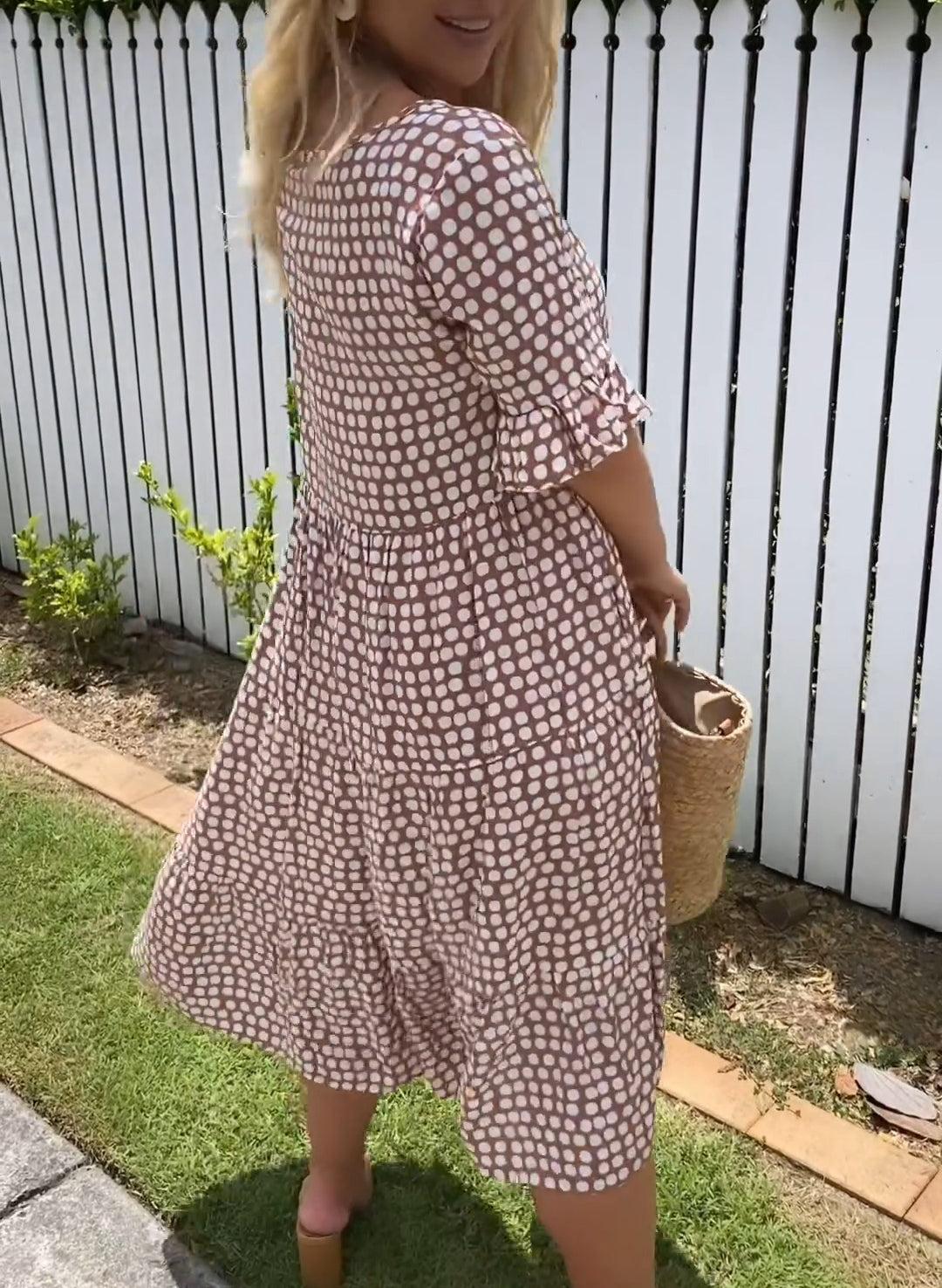 Zora – Short-Sleeve Midi Dress with Round Neck