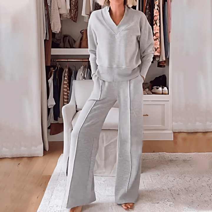 Jillian – Two-Piece Lounge Set with V-Neck Top