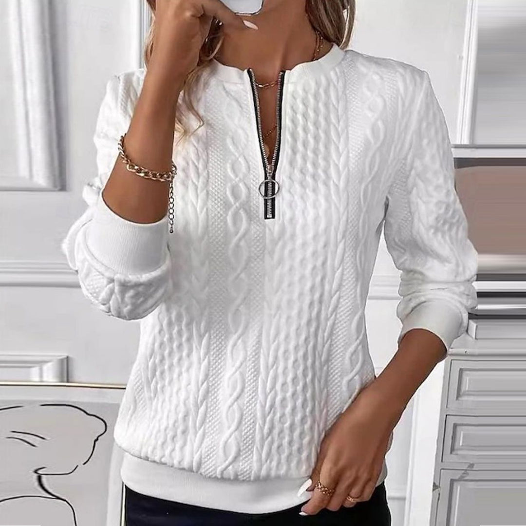 Flavia – Classic White Round-Neck Blouse