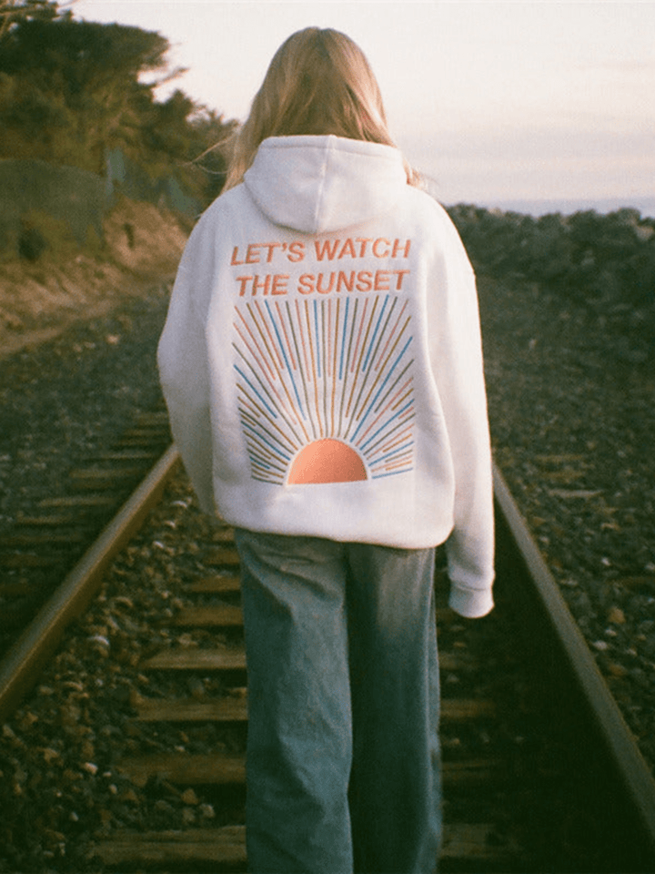 Dakota – Relaxed-Fit Graphic Hoodie