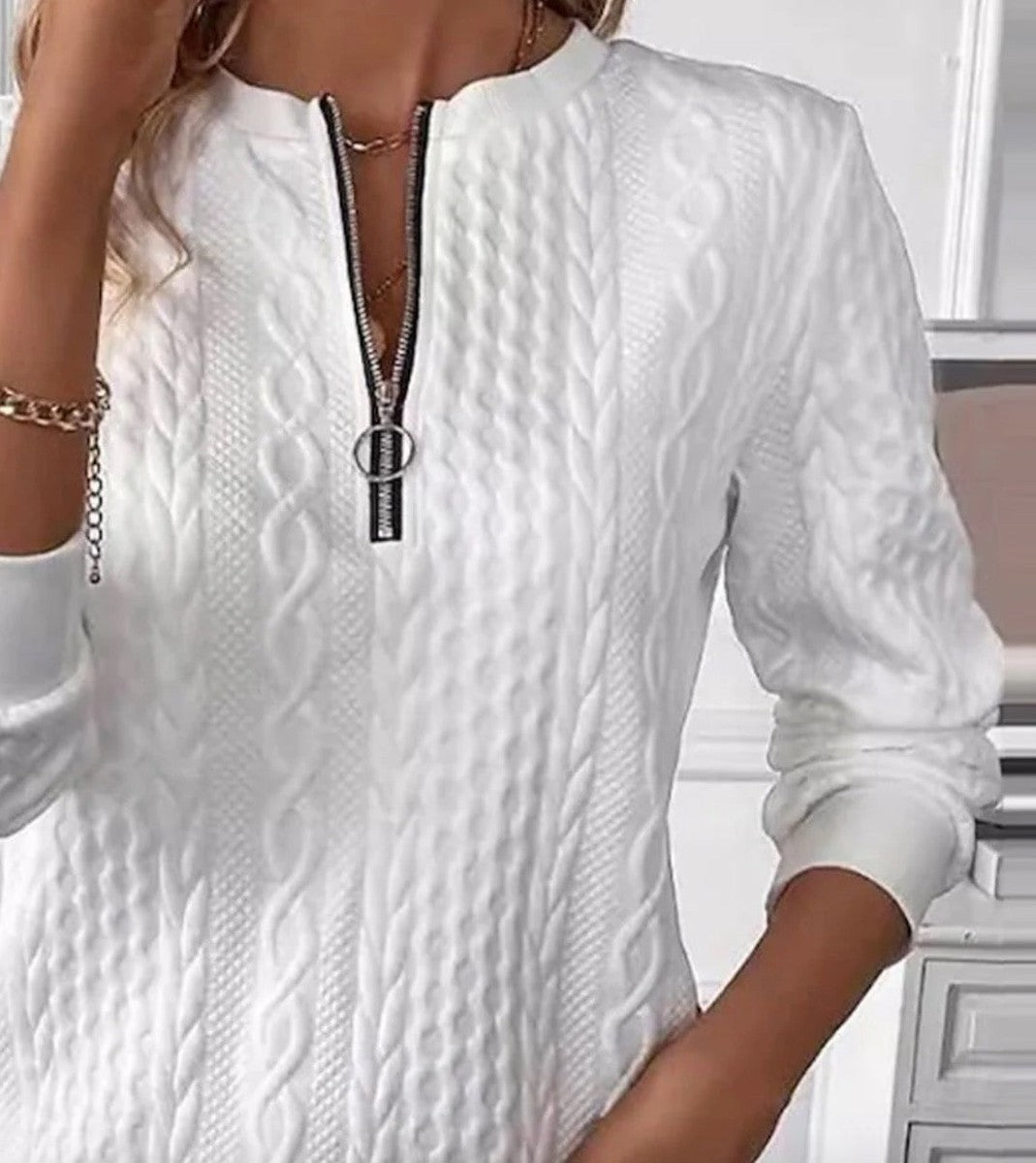 Flavia – Classic White Round-Neck Blouse