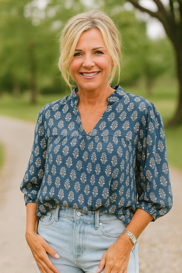 Alira – Patterned V-Neck Blouse with Three-Quarter Sleeves