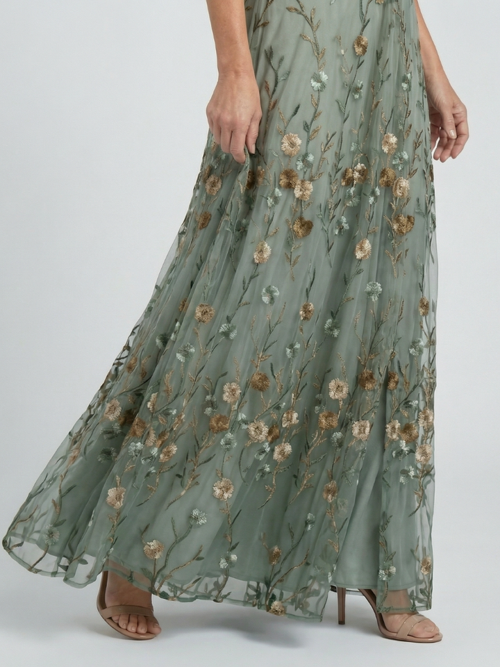 Selora | Flowy Floral Maxi Dress