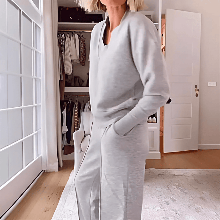 Jillian – Two-Piece Lounge Set with V-Neck Top