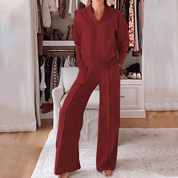 Jillian – Two-Piece Lounge Set with V-Neck Top