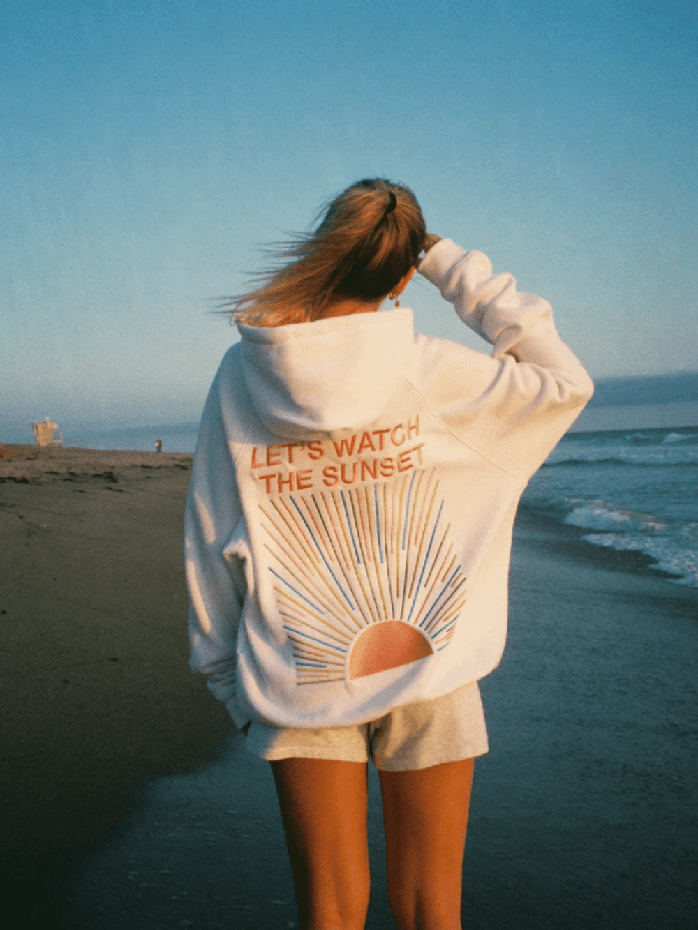 Dakota – Relaxed-Fit Graphic Hoodie
