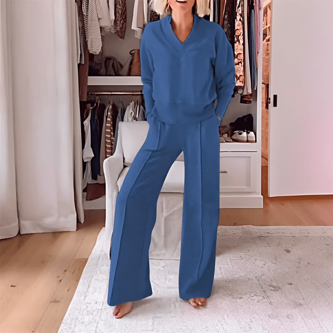 Jillian – Two-Piece Lounge Set with V-Neck Top
