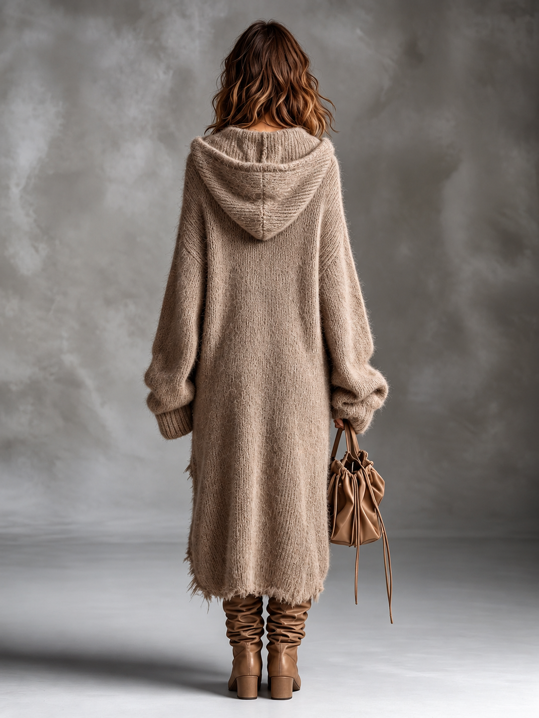 Ludovica | Oversize-Strickkleid mit Kapuze aus weichem Strick