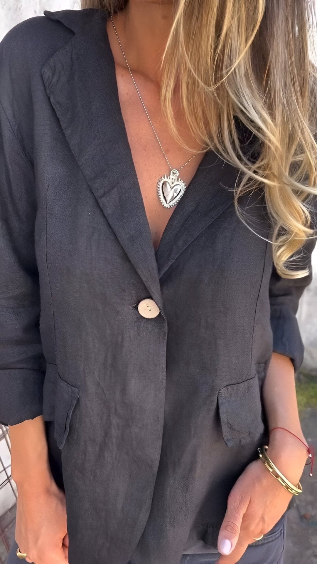 Bowi – Minimalist Sleeveless Top